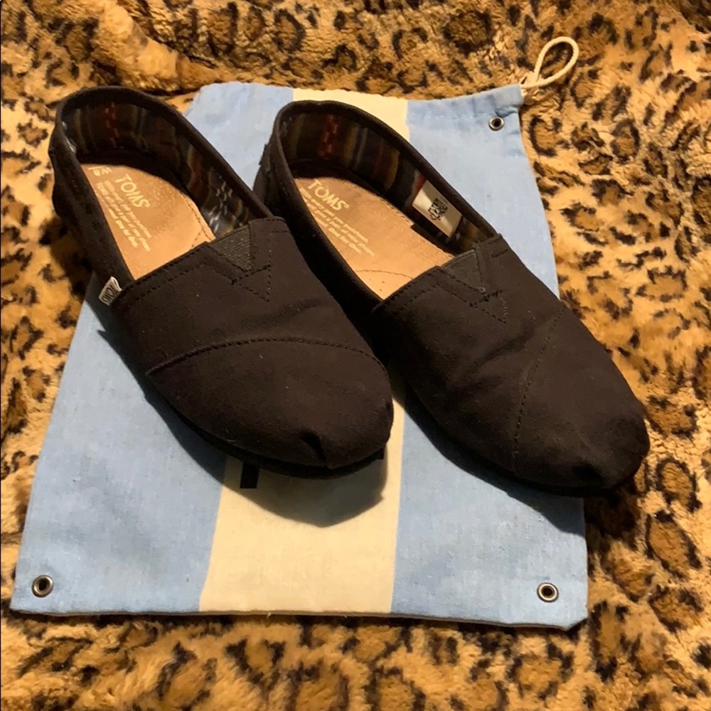 TODAY ONLY❤️Women’s Black TOMS SZ 8